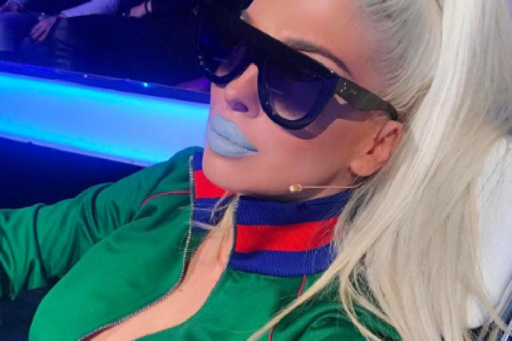 Karleuša seksi plesom oborila s nogu! DODIRIVALA JE MEĐUNOŽJE I ZAVODILA (VIDEO)