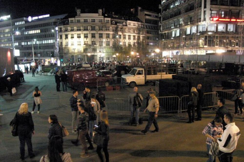 GDE JOŠ OVO IMA? Ljudi došli da gledaju balet, ali ništa nisu videli zbog bahatosti predsedničkog kandidata! (FOTO)