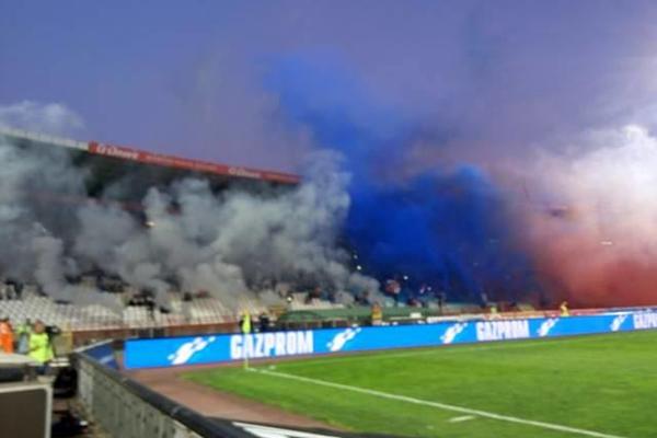 Koreografija i bakljada Delija i Fratrije poručuju - Srbija čuva Rusiju i Rusija čuva Srbiju! (FOTO) (VIDEO