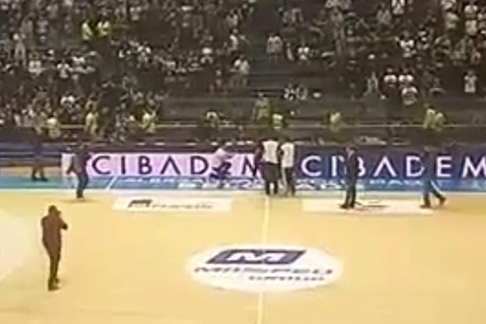 Niko nije očekivao šta će se desiti na poluvremenu, a pogotovo ne navijačica Partizana koja je zamoljena da siđe na parket! (VIDEO)