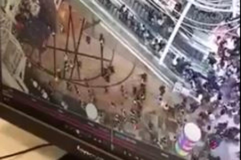 POLUDEO ESKALATOR U ŠOPING CENTRU: Povređeno 18 ljudi, ove scene su STRAVIČNE! (VIDEO)