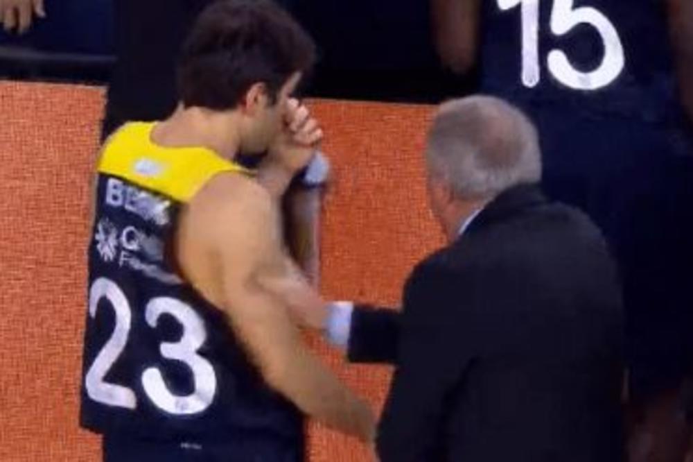 DEČKO JE PREŠAO IGRICU! Dok je Obradović besneo i udarao svog igrača, ovaj je eksploatisao rudu iz nosa! (VIDEO)