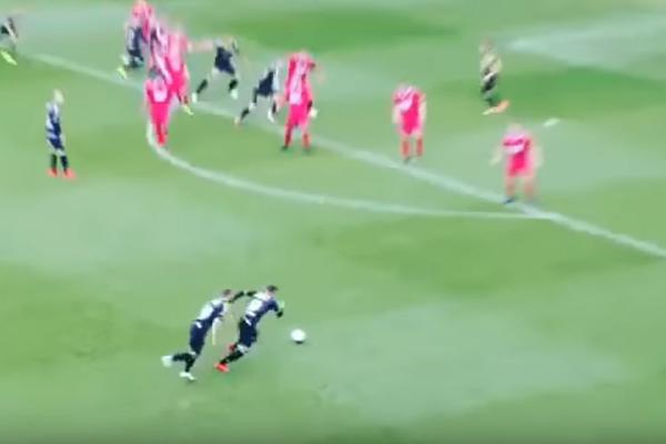 Gol je bio potpuno običan, ali je izvođenja slobodnog udarca bilo presmešno! (VIDEO)