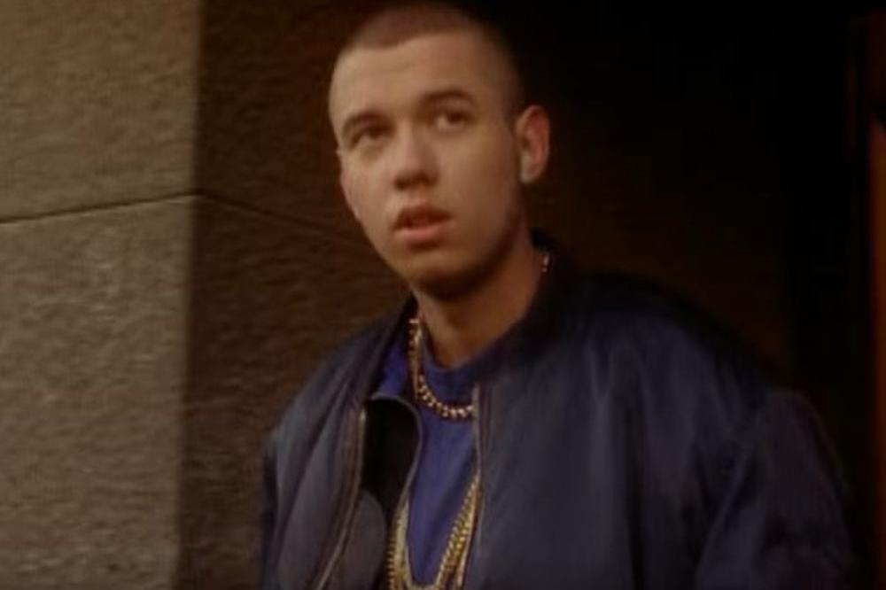 ZBOG UKLESANE PORUKE NA PINKIJEVOM GROBU I DANAS SVI ZAPLAČU! Posveta devojke na belom mermeru je PRETUŽNA (FOTO)