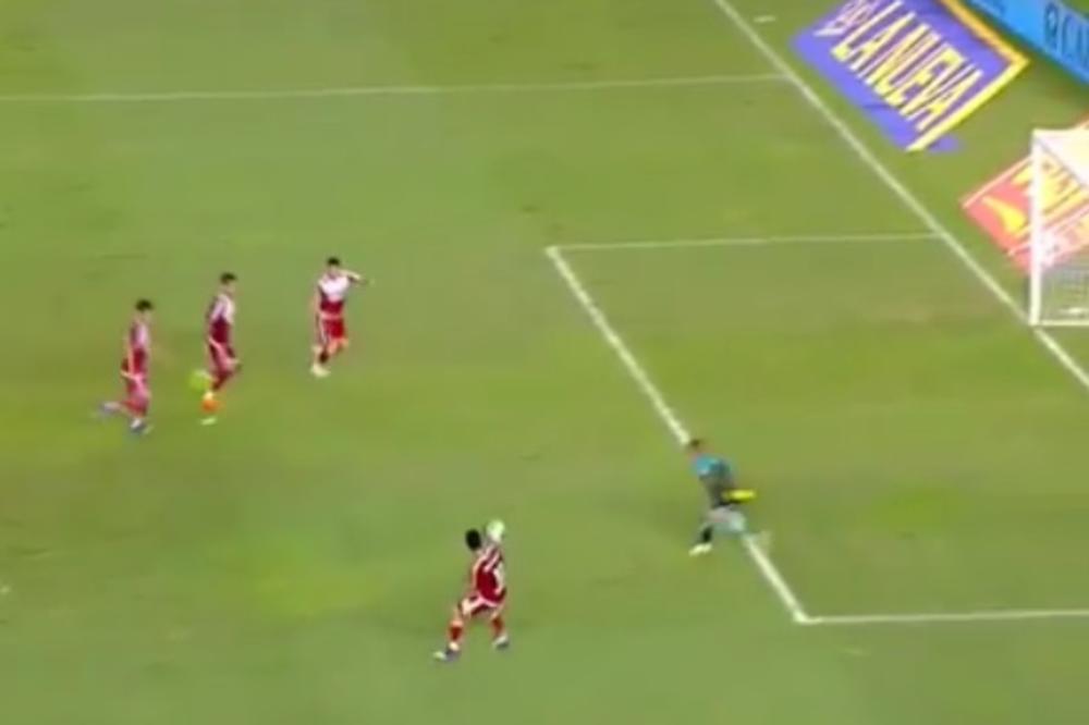 Teško da ste videli veću fudbalsku bruku u svom životu! Da li je moguće da su igrači Rivera ovo promašili?! (VIDEO)