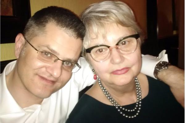 SREĆAN ROĐENDAN MAJČICE, I IZVINI: Ovim rečima je Vuk Jeremić čestitao majci rođendan! (FOTO)