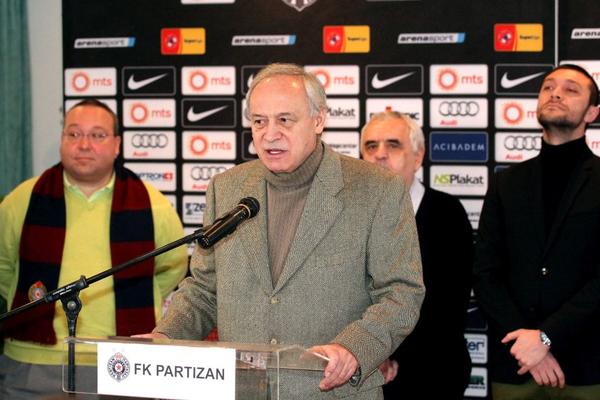 Kako će Grobari reagovati na Vučelićevu izjavu na pitanje da li će Partizan stići Zvezdu?