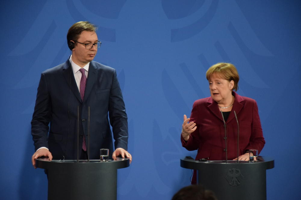 KRATKA, ALI JASNA PORUKA: Vučić čestitao Angeli Merkel na izbornim rezultatima!