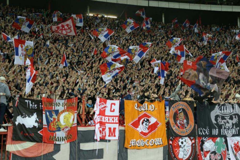 POLICIJA PENDREČILA NAVIJAČE POSLE MEČA: Nemilosrdno ih vukli po podu i udarali gde su stigli (UZNEMIRUJUĆI SNIMAK)