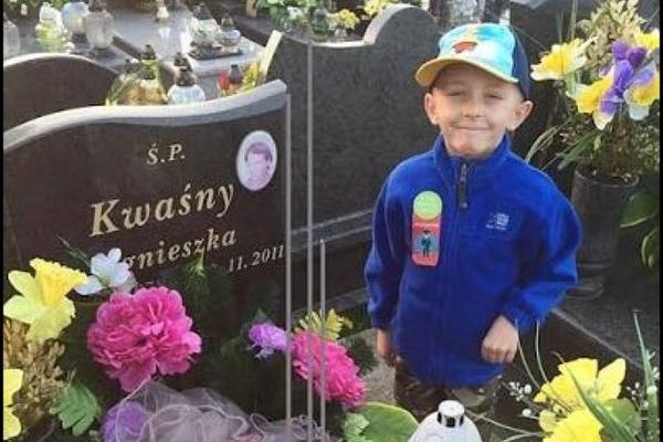 Slomiće vam srce: Preminuo je od leukemije u sedmoj godini i pronašao mir uz mamu! (FOTO) (VIDEO)