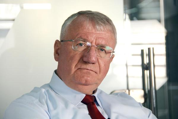 BOLJE DA MI JE ĆERKA K*RVA NEGO SIN KOJI NAVIJA ZA HRVATE: Novi ispad Vojislava Šešelja