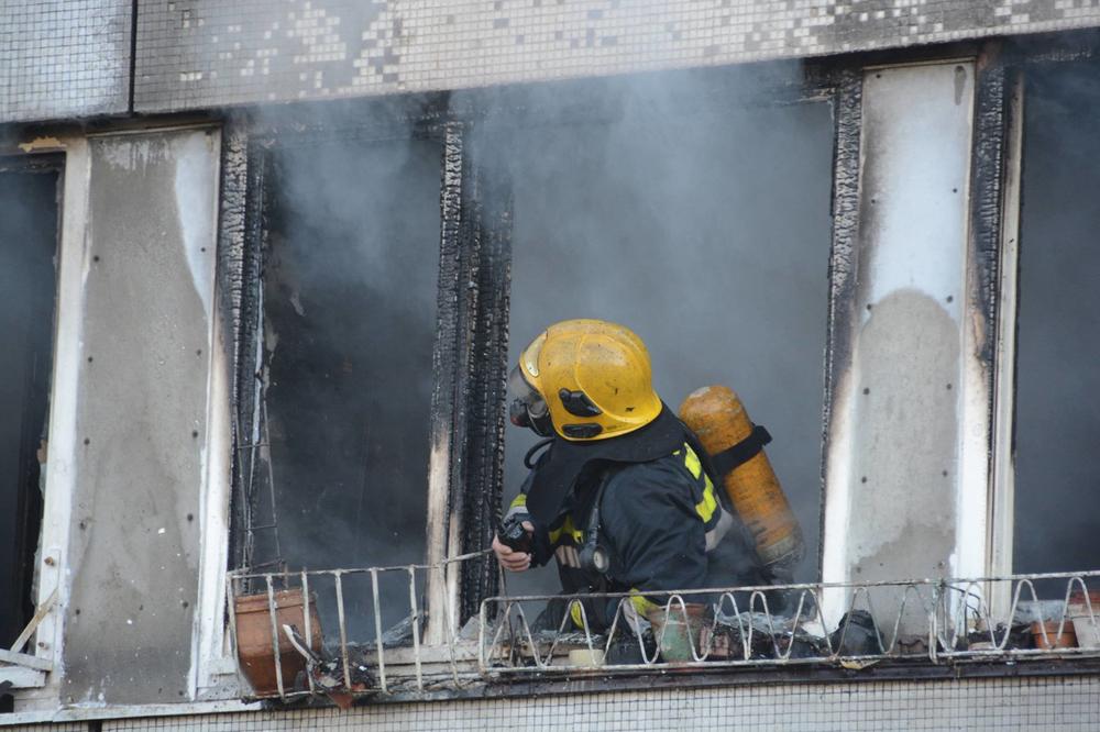 GORELA ĆEVABDŽINICA U CENTRU BEOGRADA: 30 ljudi hitno evakuisano!