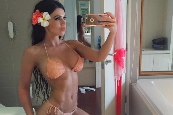 STANIJA, GDE SU TI OBRVE? Starleta se ispalila, a ovoga puta  nećete gledati ni u grudi, ni u guzu!