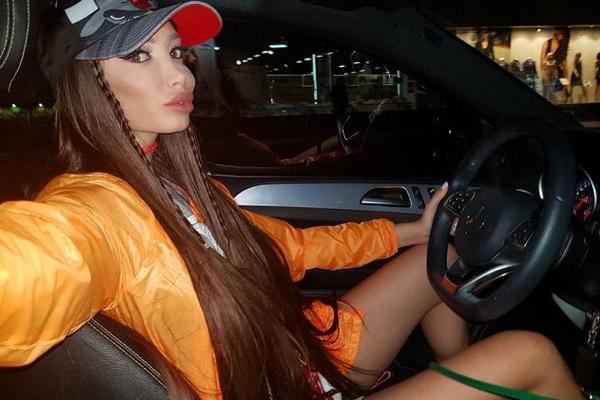 OVO JE NAJGORI FOTOŠOP U ISTORIJI! Soraja se neviđeno izblamirala, ne znamo šta joj je užasnije - NOS ili NOGE? (FOTO)