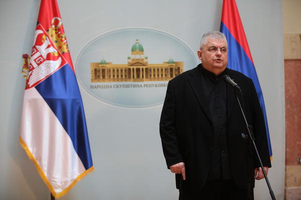 ČANAK: Promeniti Ustav koji guši Vojvodinu!