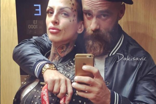 UZNEMIRUJUĆI VIDEO! NEK GLEDA SAMO KO MOŽE: Ovako Krunićka BUŠI jezik i obraz! JEZIVO!