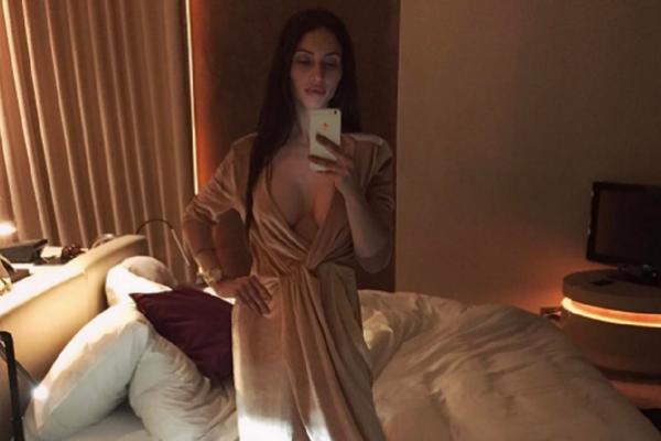 Kataijeva riba jeste trudna, ali je to nije sprečilo da objavi provokativne fotke iz spavaće sobe! (FOTO)