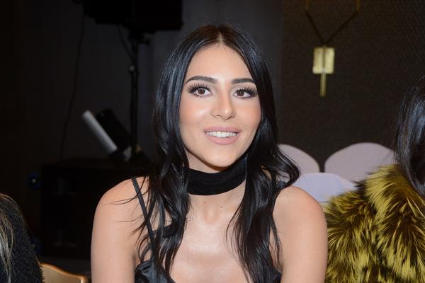 ANASTASIJA BILA JASNA: Poznatim stihovima oduvala ljubomorne momke (VIDEO)