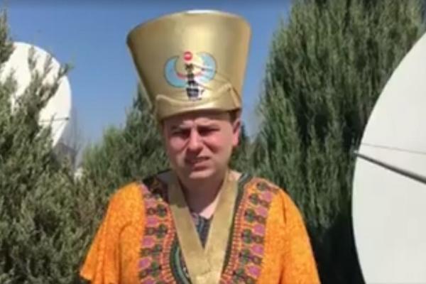 Milan Tarot podržao Belog na NAJLUĐI MOGUĆI NAČIN! Preti i masovnom hipnozom! (VIDEO)