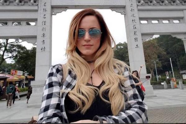 SKANDAL! Naša predstavnica na Evroviziji PIJANA ISMEVA BOGATAŠE! (FOTO)(VIDEO)