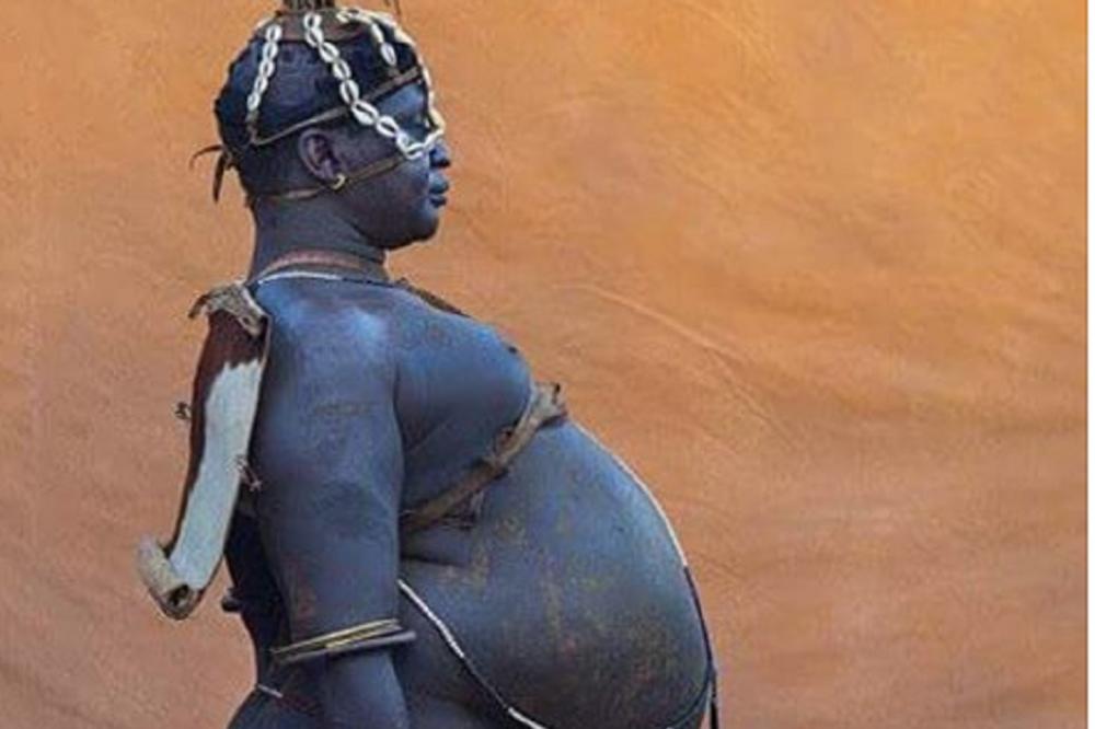 MEŠAJU MLEKO I KRV, PA IH PIJU DA BI SE UGOJILI: Članovi ovog plemena imaju potpuno brutalne običaje! (VIDEO)