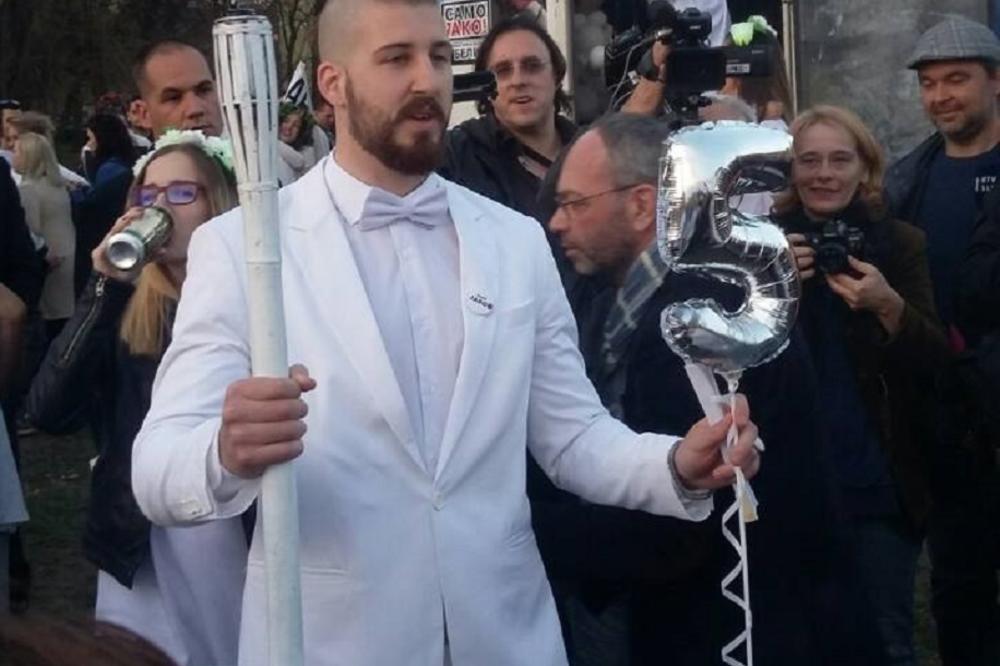 NEKA SAMO DOĐU KOD ČIKE NA KONVENCIJU: Preletačević drži miting u Mladenovcu, dobio štafetu, a kad čujete šta znači beli orao... (VIDEO)