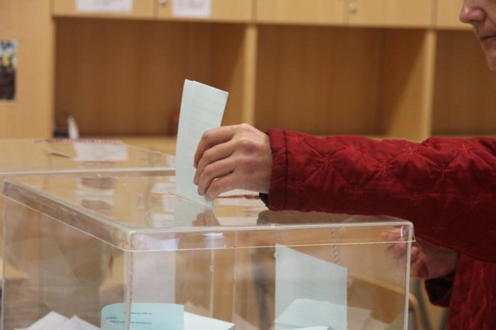 LOKALNI IZBORI NA KOSOVU: U toku je glasanje na severu pokrajine, tuča glasača u Gračanici