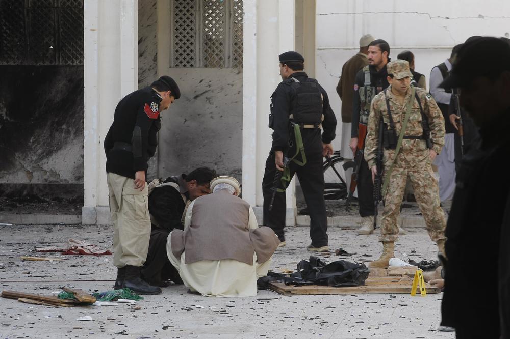 BOMBAŠ SAMOUBICA BIO MASKIRAN U POLICIJU: Novi detalji eksplozije u Pakistanu