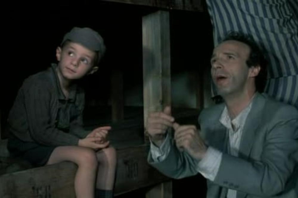 NAD NJEGOVOM SUDBINOM PLAKALA JE CELA PLANETA! Evo kako danas izgleda dečak iz KULTNOG filma "Život je lep"!