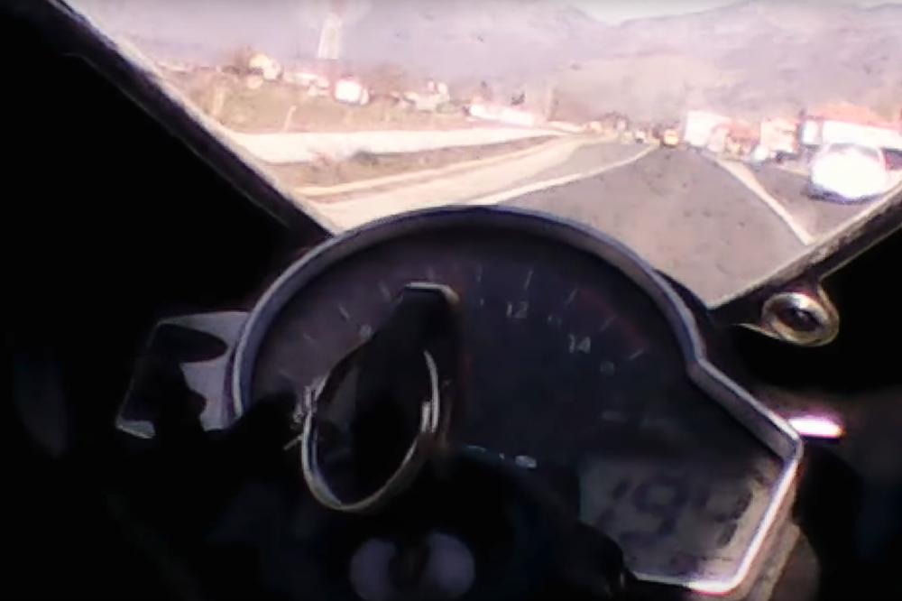 Preko 50 kilometara za 17 minuta! Ovaj snimak u Bosni postao je hit - jedni ga obožavaju, dok su drugi zgroženi! (VIDEO)