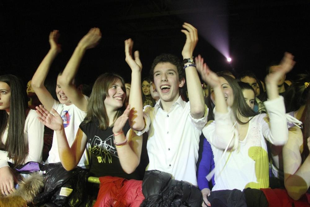 KAKAV PORAZ SMO DOZVOLILI: Srbi aplaudiraju Hrvatima za 1.000 dinara!