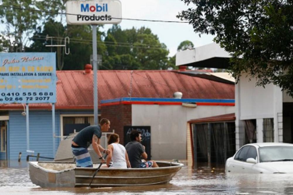 HILJADE LJUDI EVAKUISANO, IMA POGINULIH: Uragan razorio Australiju!