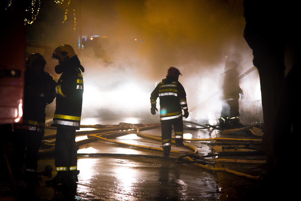 U STRAVIČNOM POŽARU NA PALILULI ŽIVOT IZGUBILA JEDNA OSOBA: Telo neprepoznatljivo i potpuno UGLJENISANO!