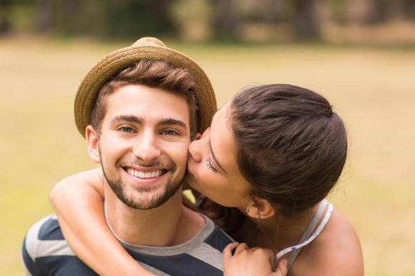 4 znaka da ti više voliš njega nego on tebe! (FOTO) (GIF)