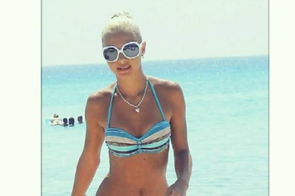 OVO JE DEVOJKA KOJA JE SLOMILA SRCE NAŠEM PEVAČU: Njoj je posvetio najtužniju baladu!