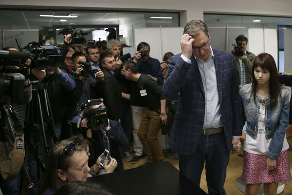 VUČIĆEVA ĆERKA URADILA NEŠTO ZBOG ČEGA JOJ SE OTAC OGLASIO NA DRUŠTVENIM MREŽAMA: Komentari pljušte na sve strane! (FOTO)