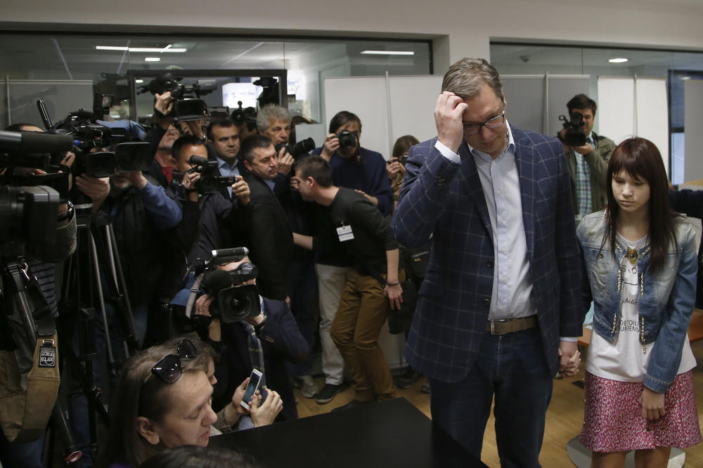 VUČIĆEVA ĆERKA URADILA NEŠTO ZBOG ČEGA JOJ SE OTAC OGLASIO NA DRUŠTVENIM MREŽAMA: Komentari pljušte na sve strane! (FOTO)