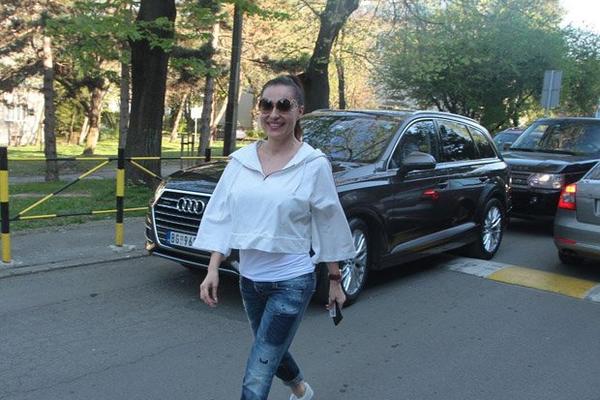 CECA POMERA GRANICE: Ovo je MAGIČNO OSTRVO na kojem je snimila novi spot! (FOTO)