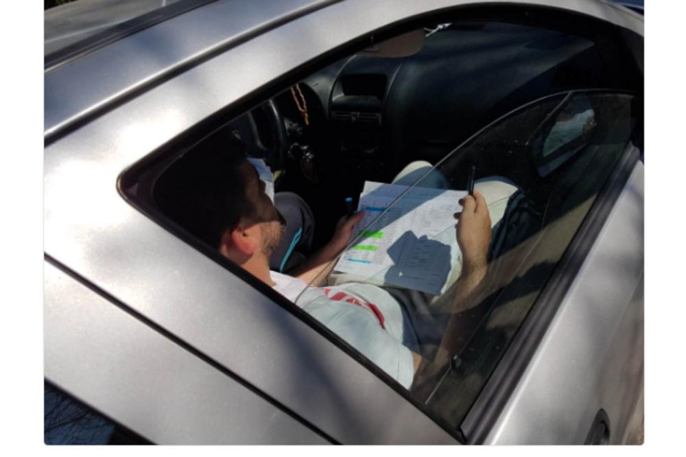 Ovako se glasalo u Srbiji: Vi na biralište, a osoba u kolima štiklira ko se pojavio, a ko nije! (FOTO)