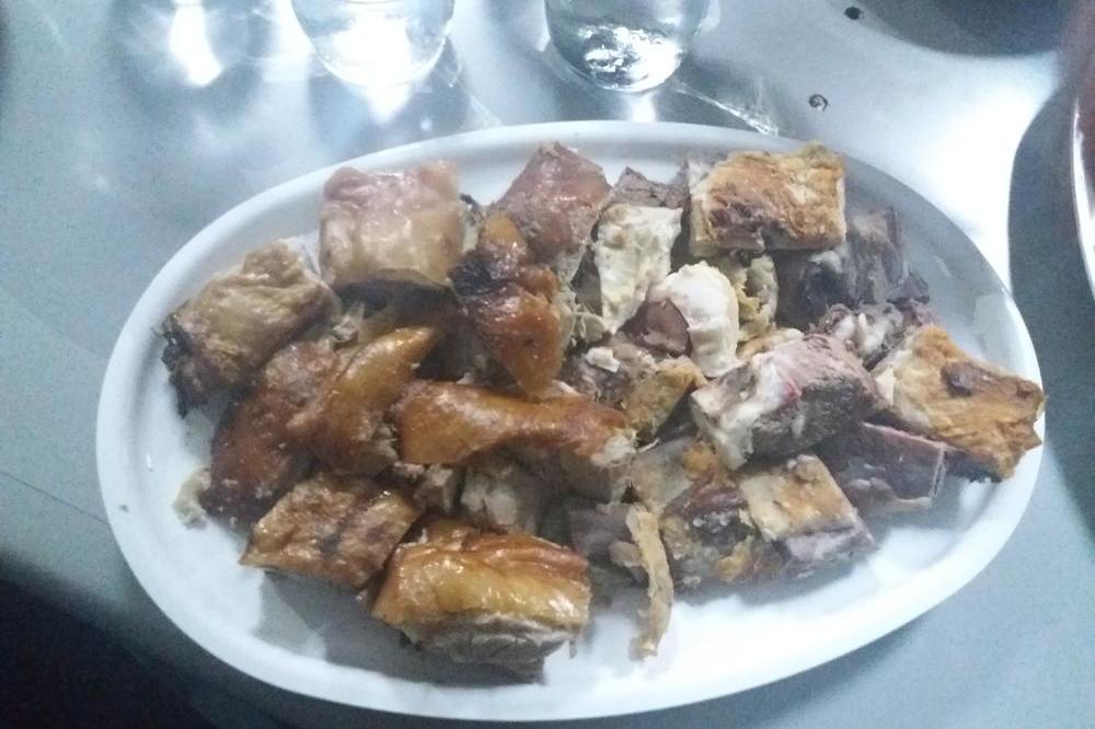 EVO KOLIKO ZAPRAVO SVINJSKO PEČENJE SME DA STOJI U FRIŽIDERU: Malo ko zna da mu je ROK TRAJANJA samo toliki