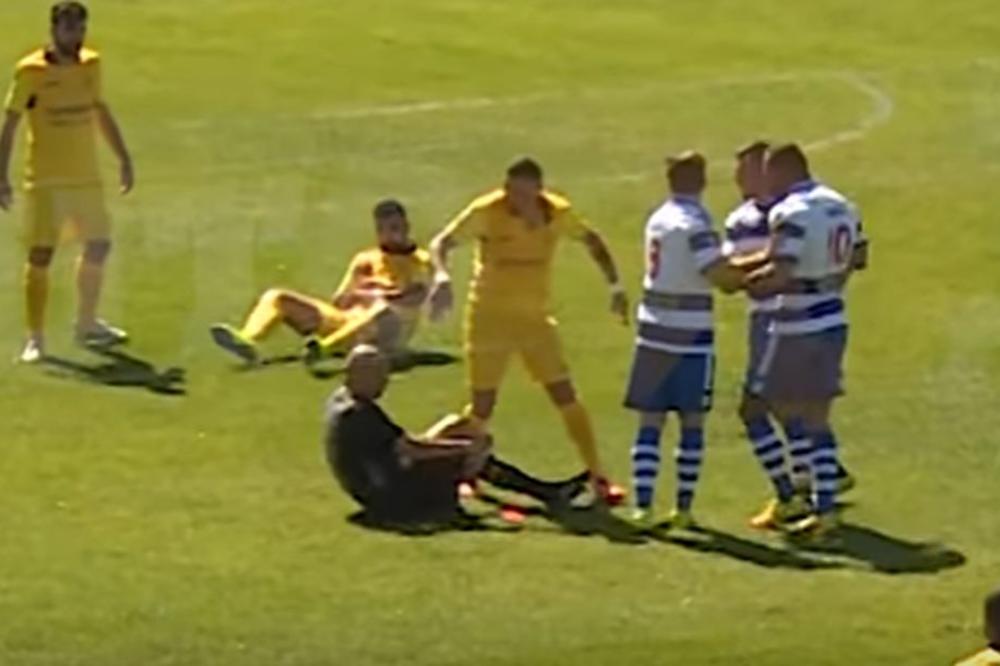 Dobio crveni karton pa "navukao" sudiju na koleno, policija pendrečila ostale igrače! (VIDEO)