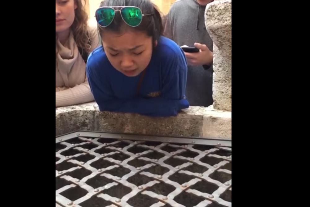 DA VAM ZASTANE DAH: Ima samo 17 godina, a svojim glasom je opčinila svet! (VIDEO)