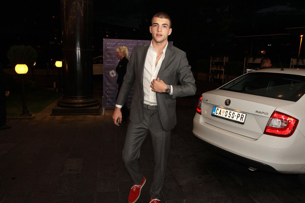 VELJKOVA BIVŠA OGORČENA: Muka mi je od Veljka, mi više NIKADA nećemo biti zajedno! (FOTO)