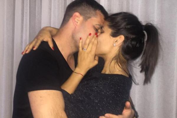 NOVA PRINOVA NA ESTRADI! Lepotica iz GRANDA trudna,  i to sa pevačem! (FOTO)