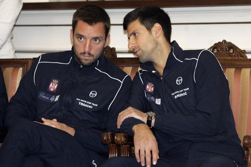 SRPSKI DUBL NEMOĆAN: Novak pobesneo, polomio reket,  ali ni to nije pomoglo! (VIDEO)