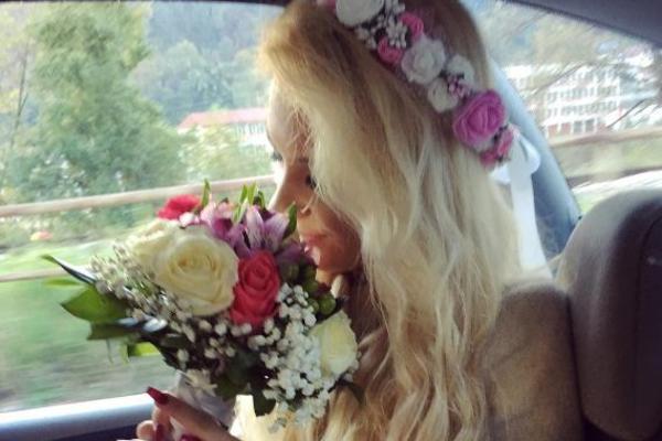 I, NE KAJE SE : Pinkova zvezda u vezi sa oženjenim muškarcem?! (FOTO)