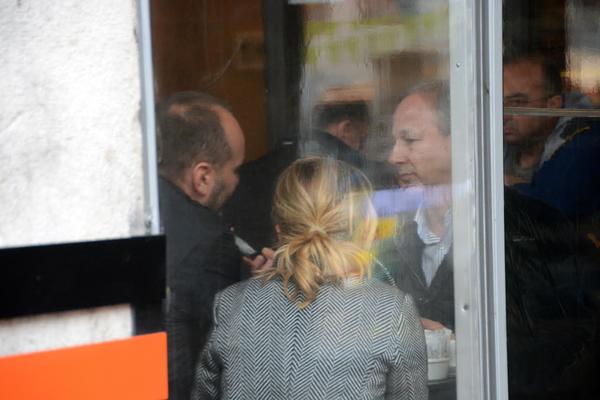 ESPRESO PAPARACO: Janković uhvaćen na kafi s bivšim ministrom DS! (EKSKLUZIVNI FOTO)