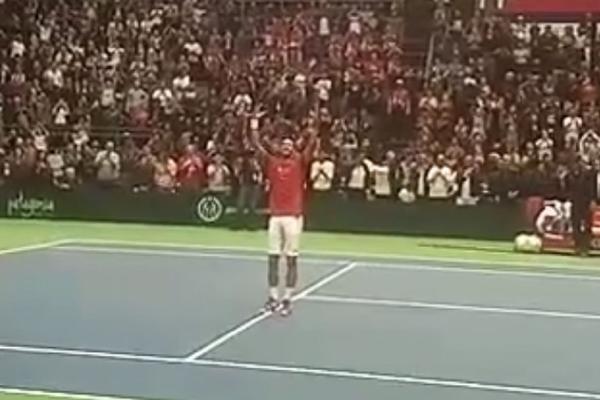 PIONIR EKSPLODIRAO! Novak je jednim gestom pokazao da nema krize kada igra za Srbiju! (VIDEO)