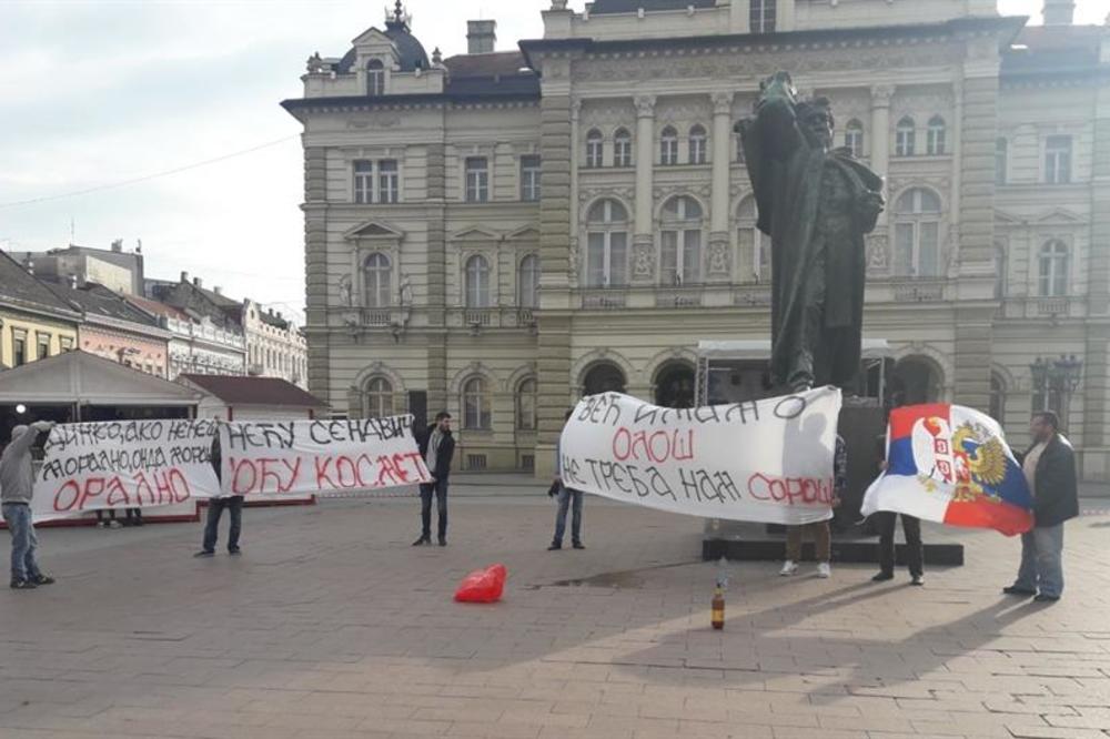 NA KONTRAMITINGU U NOVOM SADU POJAVILO SE OSMORO LJUDI: Njima se sad smeje cela Srbija! (FOTO)