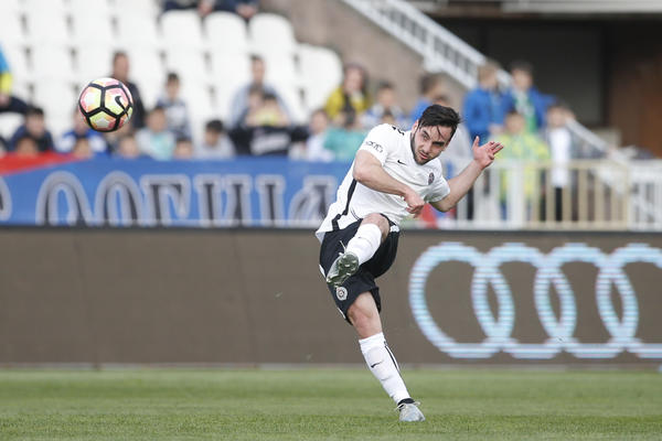 VREME JE ZA NJEGOVU OSVETU: Olimpijakos ga se odrekao, a on sad rilja teren u crno-belom dresu! (FOTO) (VIDEO)